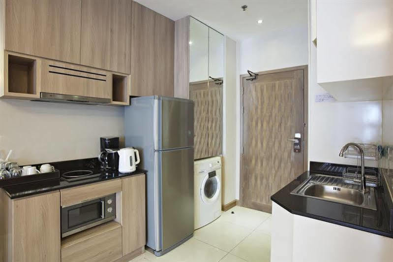 V Residence Serviced Apartment Bangkok Exterior photo