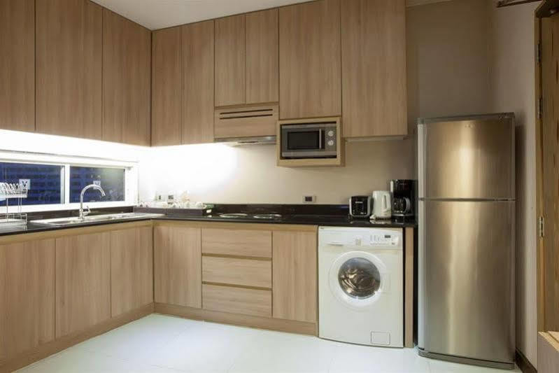 V Residence Serviced Apartment Bangkok Exterior photo