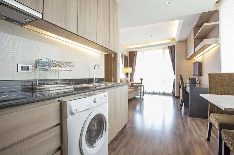 V Residence Serviced Apartment Bangkok Exterior photo